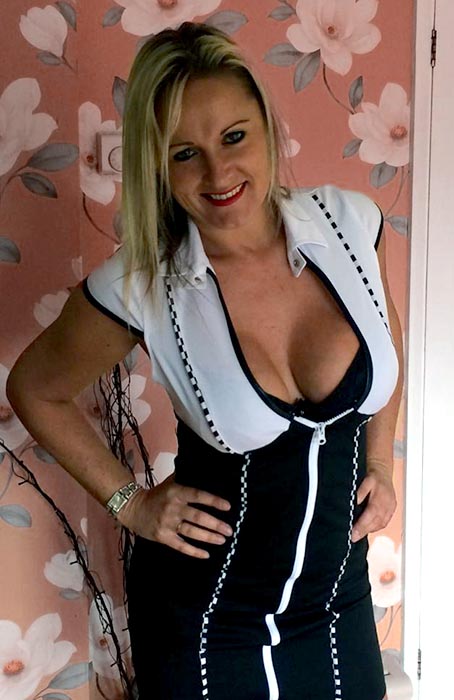 Treatmegoodxx 40 Years Old From London England Sex