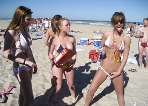 Spring Break Girlfriend Flashing Her Boobs At The Beach www.GutterUncensored.com 007