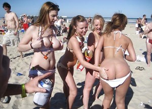 Spring Break Girlfriend Flashing Her Boobs At The Beach www.GutterUncensored.com 013